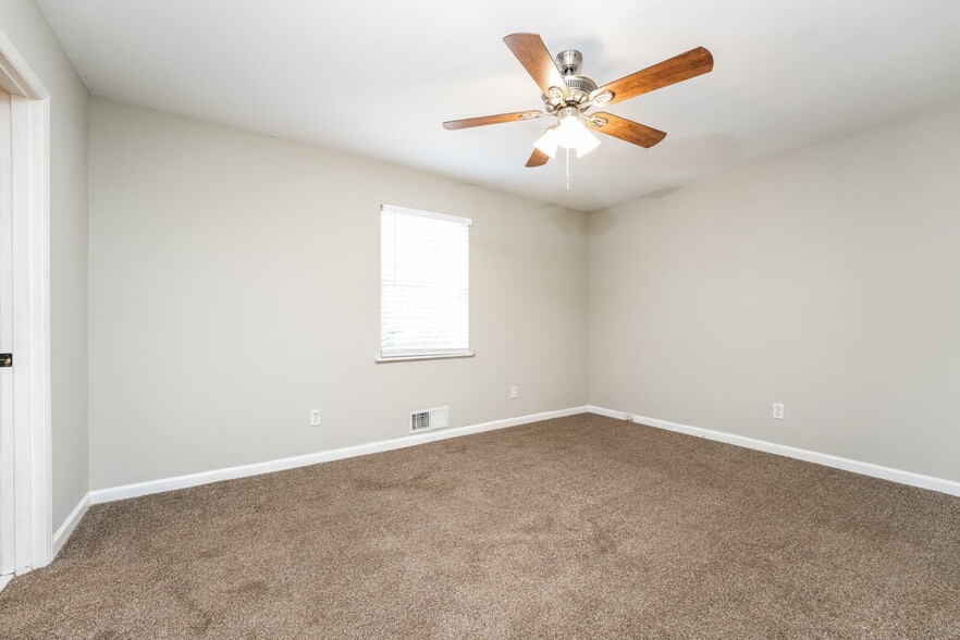 Building Photo - 299 Cindy Dr SE