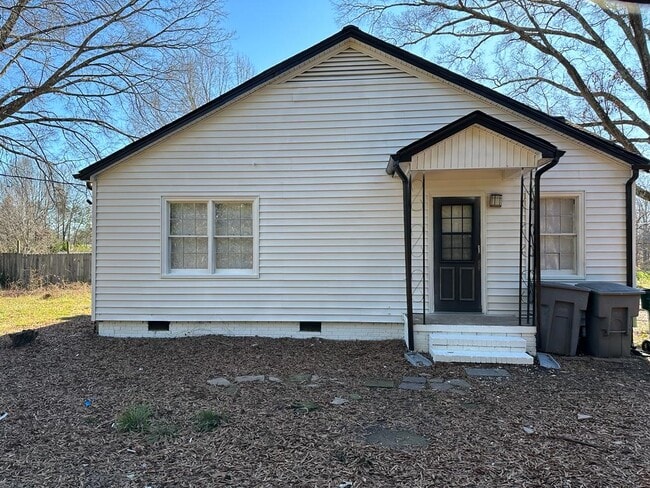 Building Photo - 1827 McLean Rd