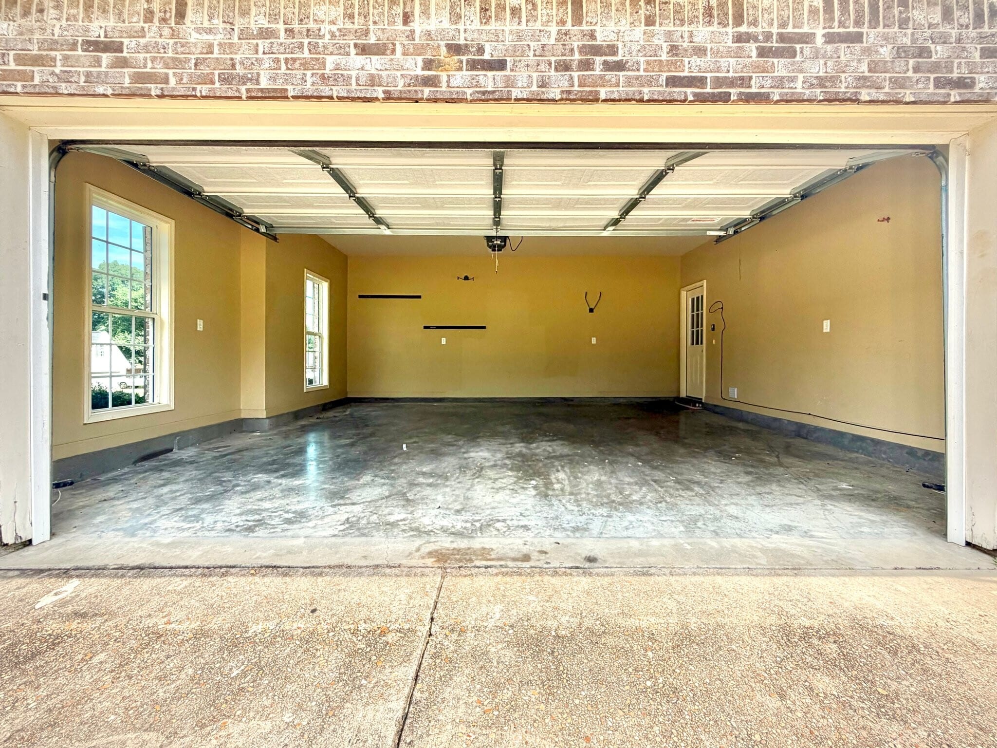 Building Photo - 185 Ora Ln