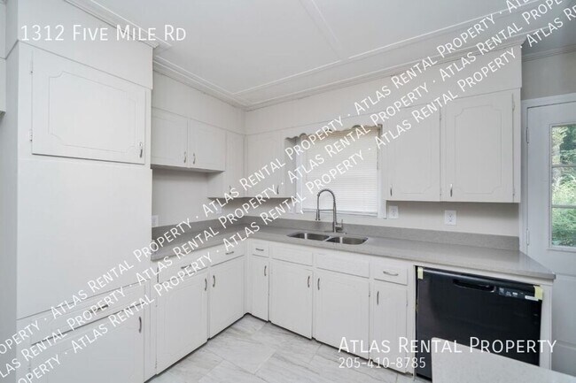 Building Photo - 1312 5 Mile Rd