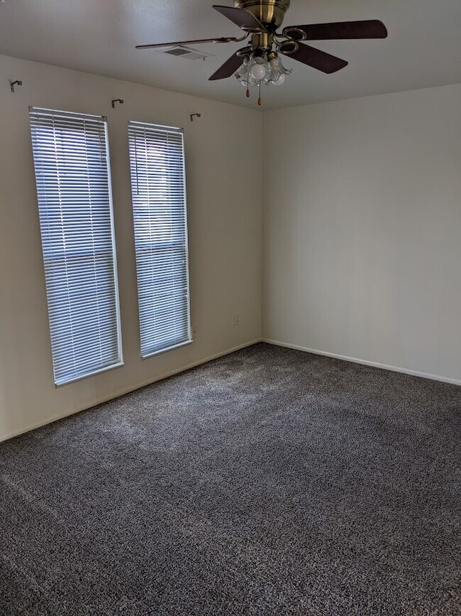 Living Room - 3728 Quail St