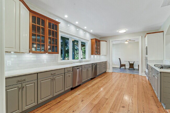 Building Photo - Private, Low Country Residence for Rent!