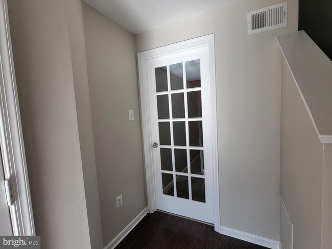 Building Photo - 216 Monticello Square