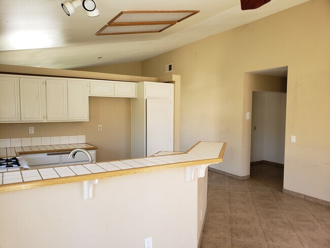Building Photo - Beautiful home in great neighborhood!
