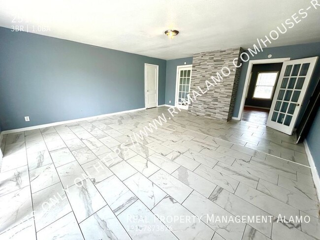 Building Photo - **APPLICATION RECEIED** *MOVE IN SPECIAL!*...