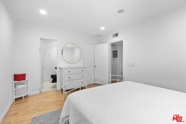 Building Photo - 1515 S Beverly Dr