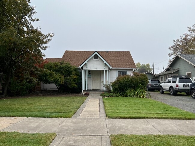 Building Photo - 36 N Peach St