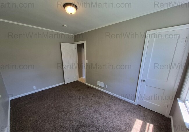 Building Photo - FOR RENT-925 Hammond Ave- Pets Ok*