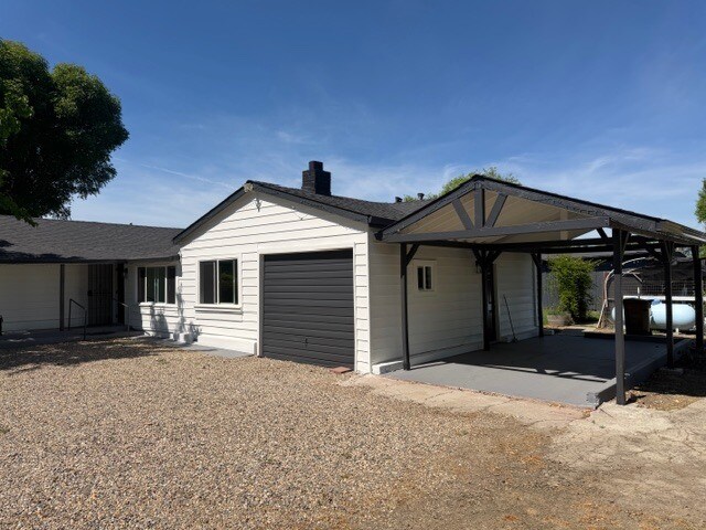 Building Photo - 10861 Live Oak Rd