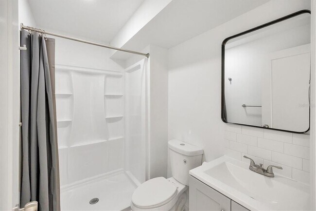 Building Photo - 2460 Whippoorwill Cir