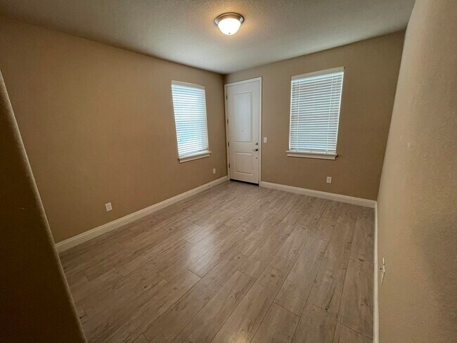 Building Photo - 691 Addison Ln