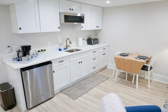 Building Photo - Luxury Rowhouse Living in Columbia Heights (w/Solar!)