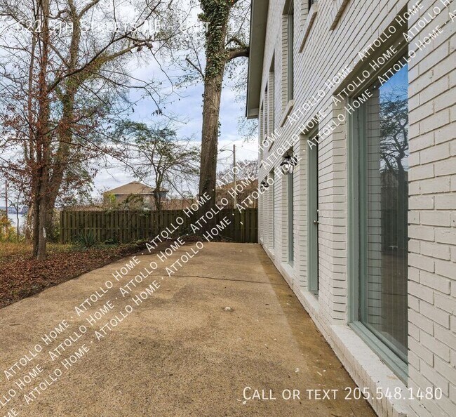 Building Photo - 622 5th St NE