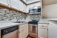 Building Photo - 2311 Basil Dr