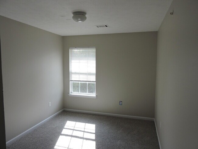 Building Photo - 207 Swaying Pine Ct