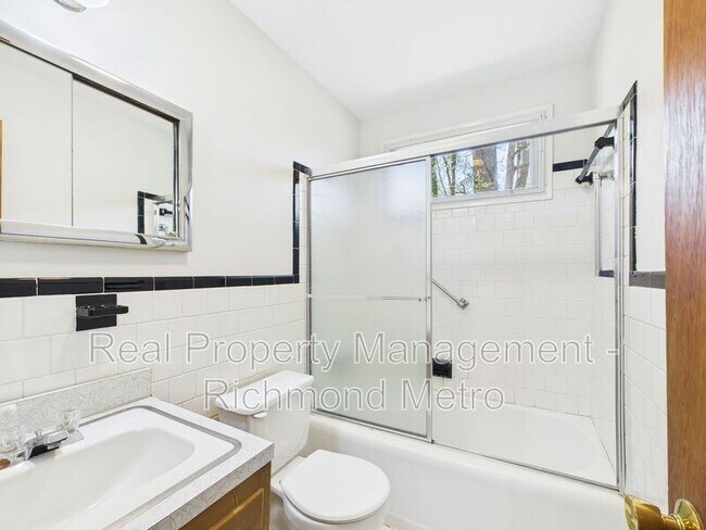 Building Photo - 8909 Avalon Dr