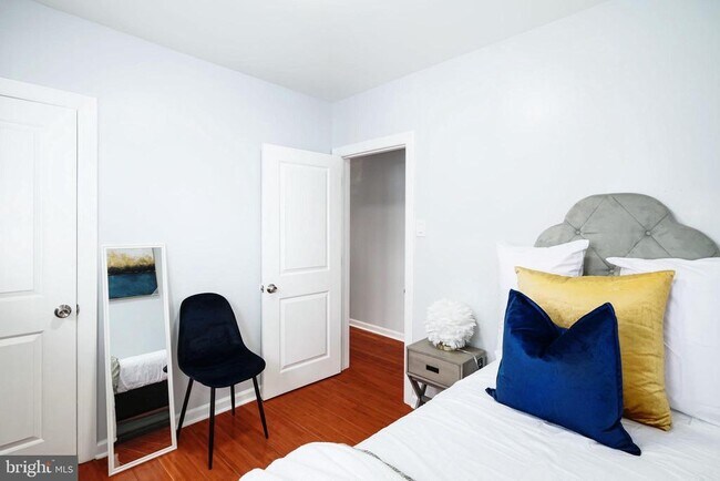 Building Photo - 7076 Forrest Ave