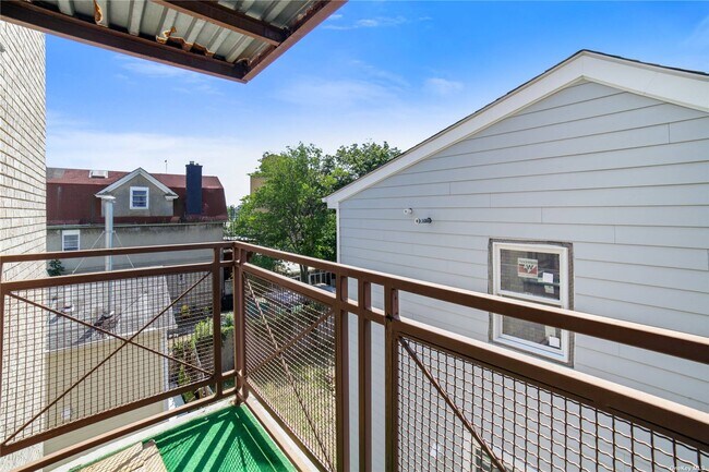 Building Photo - 2826 Batchelder St