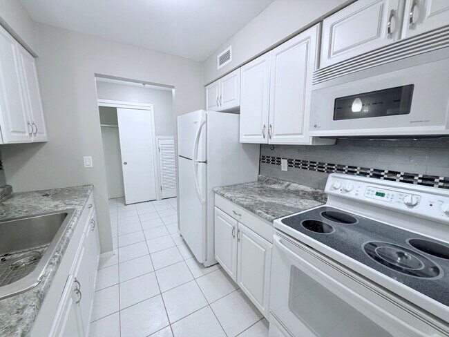 Building Photo - Large 1BR Condo with Patio, Heated Parking, Pool, Sauna & Tennis Courts!