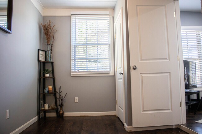 Building Photo - 444 Sunset Ave NW