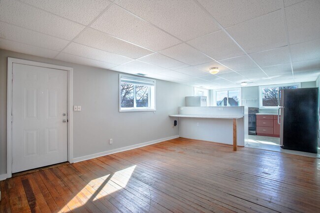 Building Photo - Downtown Apartment