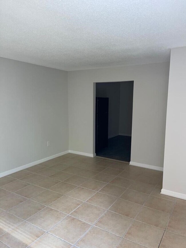 Interior Photo - Uptown 22