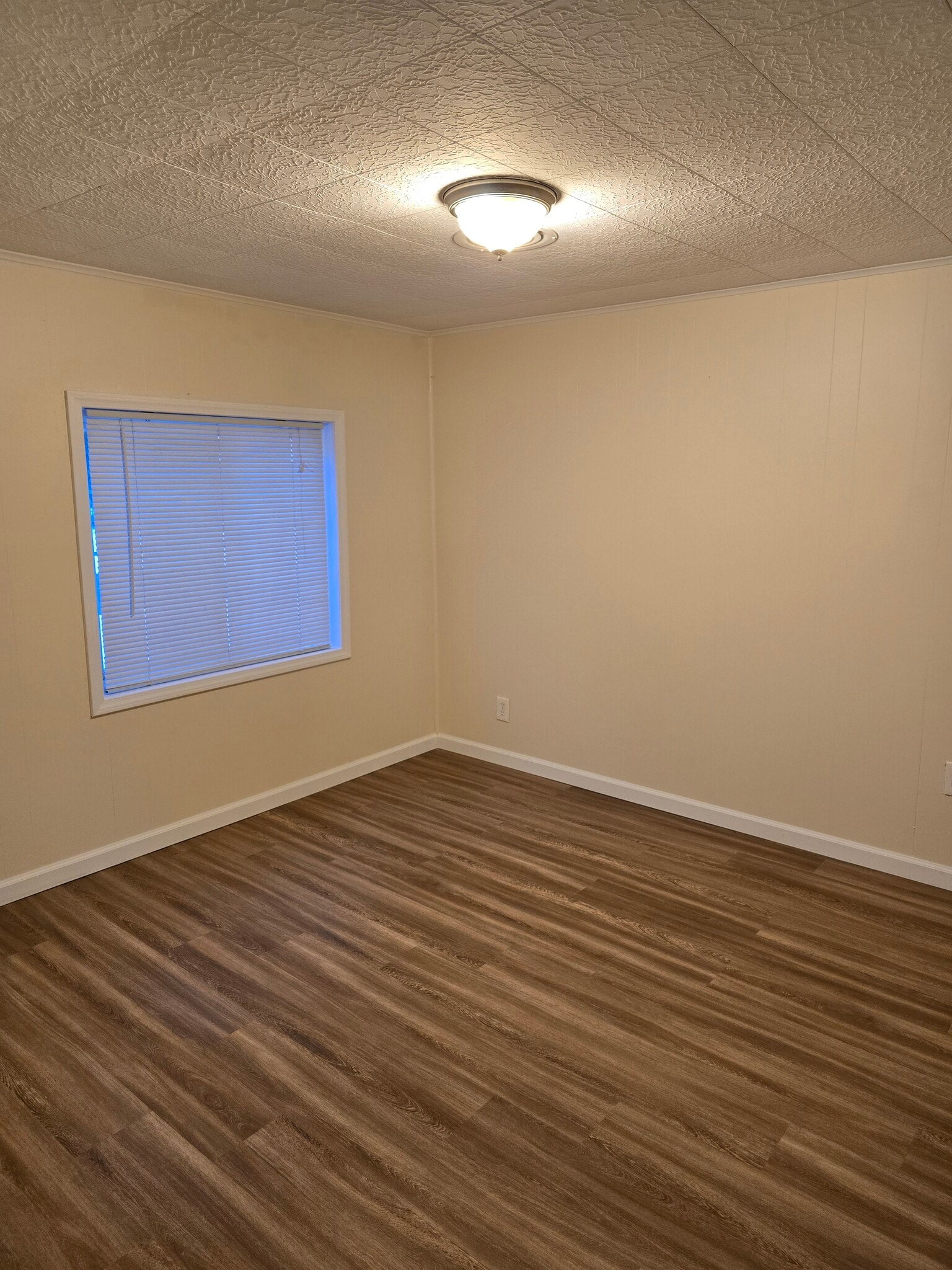 bedroom - 4435 Clifford Rd