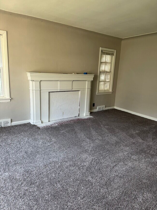 Building Photo - Comfortable 3-Bedroom Rental on Elmdale Street