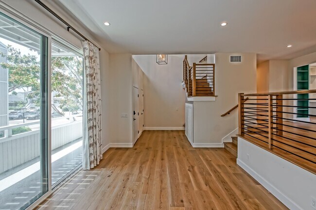 Building Photo - 14 Aries Ct