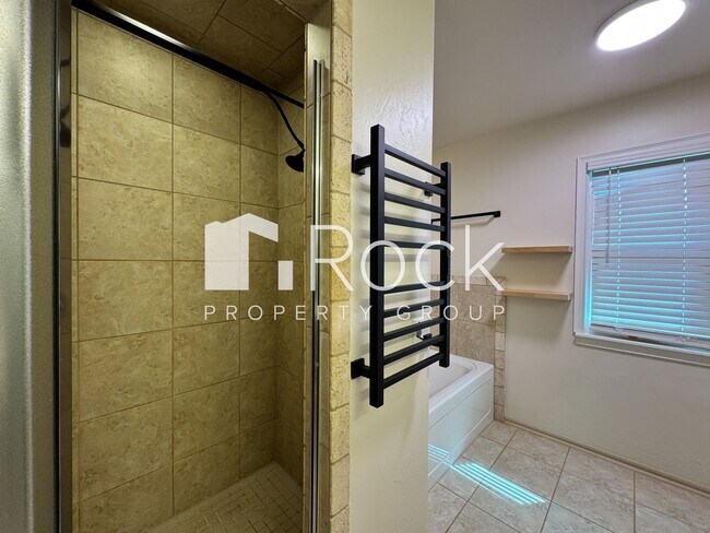 Building Photo - 3 Bed/2 Bath Edmond Home **AMAZING Location with All Appliances Included**