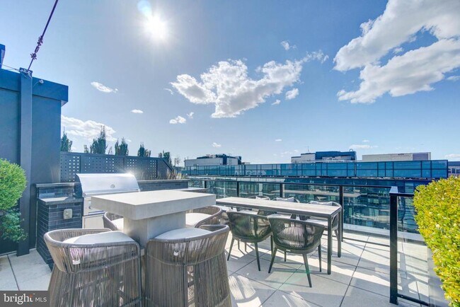 Building Photo - 1300 4th St SE