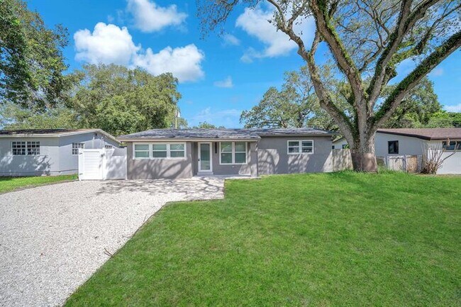 Building Photo - 4640 SW 25th Terrace