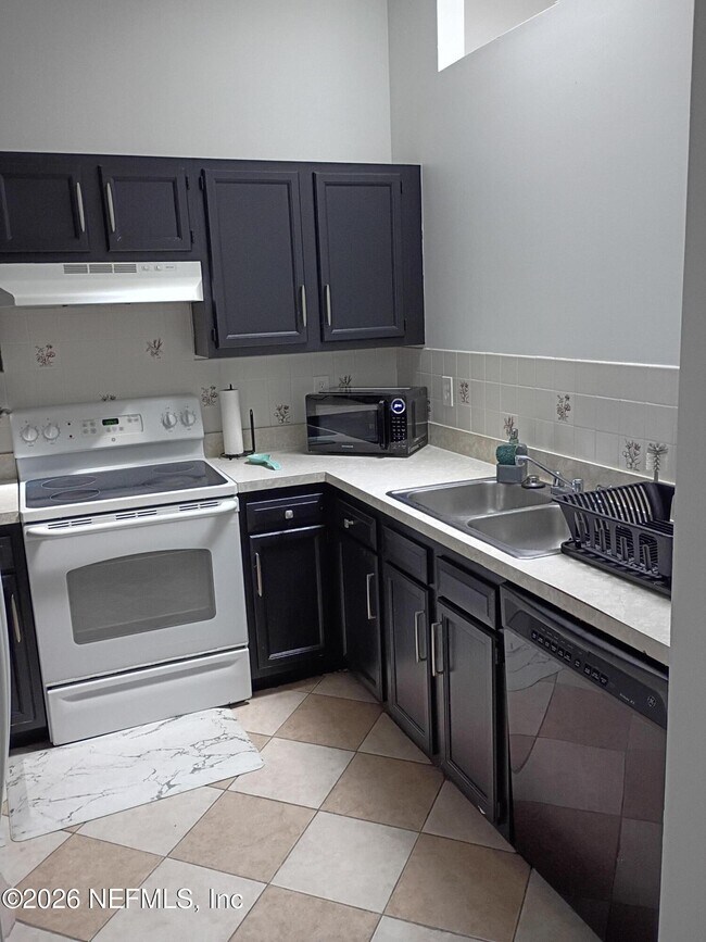 Building Photo - 10102 Geni Hill Cir S