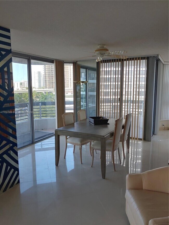 Building Photo - 19101 NE 36th Pl