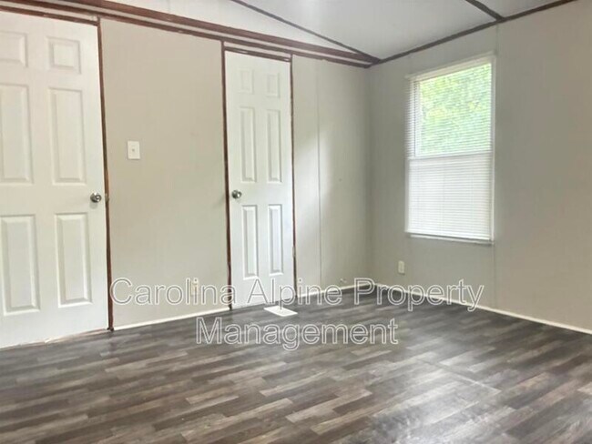 Building Photo - 517 Skylark Ln