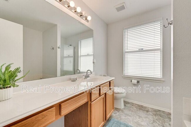 Building Photo - 1004 Trickham Dr