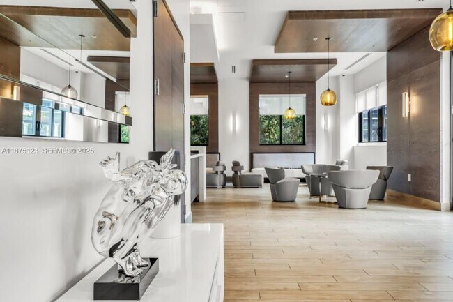 Building Photo - 999 SW 1st Ave