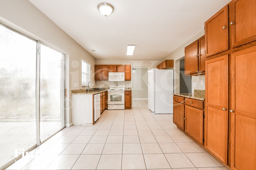 Building Photo - 1008 Kelsey Ave