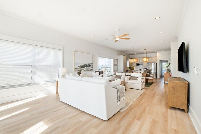 Building Photo - 22022 Front Beach Rd