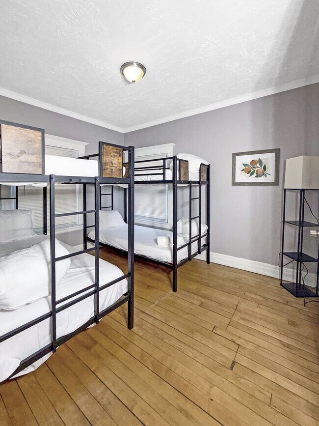 Building Photo - Fully Remodeled 4 Bed 2 Bath Home