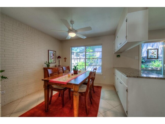 Building Photo - 3004 Maywood Cir