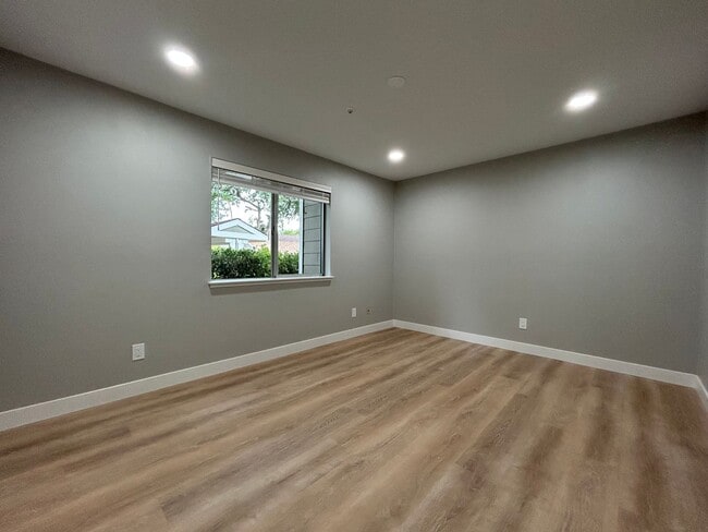 Building Photo - Sophisticated 2BR Walnut Creek Residence –...
