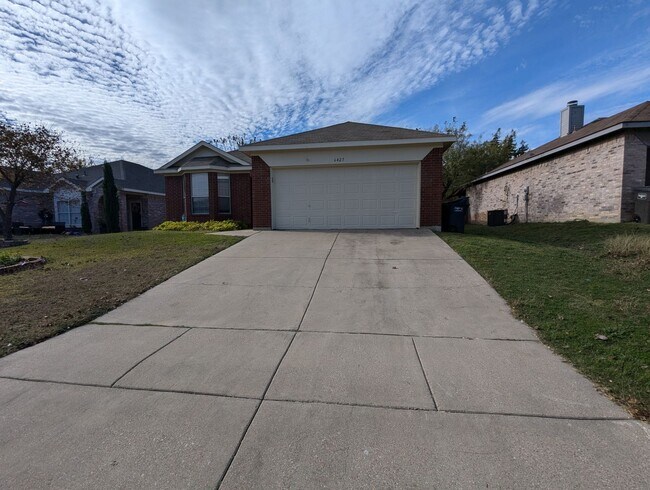 Building Photo - 3 Bedroom Home in West Fort Worth