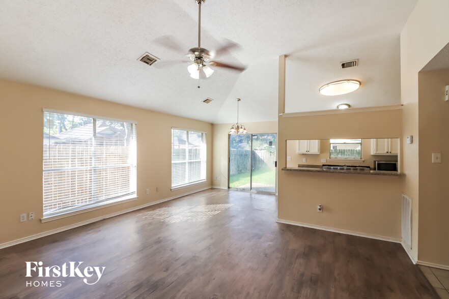 Building Photo - 17026 Enchanted Cir E