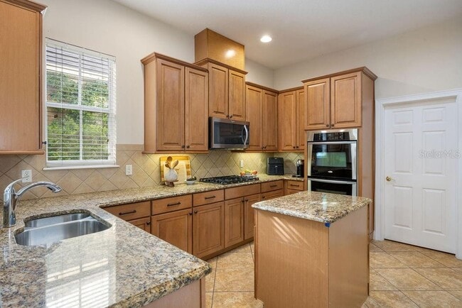 Building Photo - 11905 Camden Park Dr
