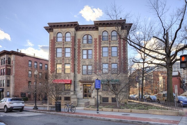 Building Photo - Adorable AdMo Abode w/ Awesome Roof Deck!