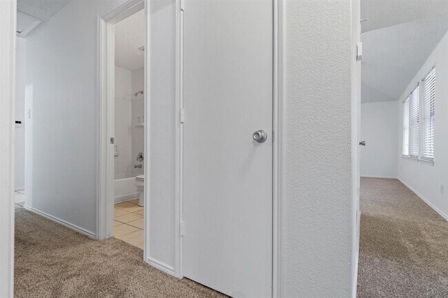 Building Photo - 202 Starlight Dr