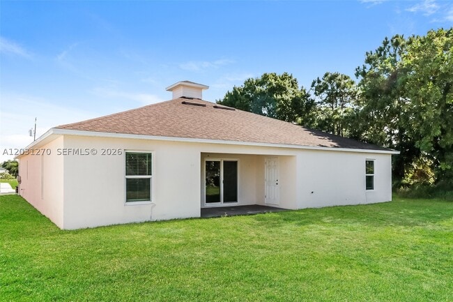 Building Photo - 526 SW Dahled Ave