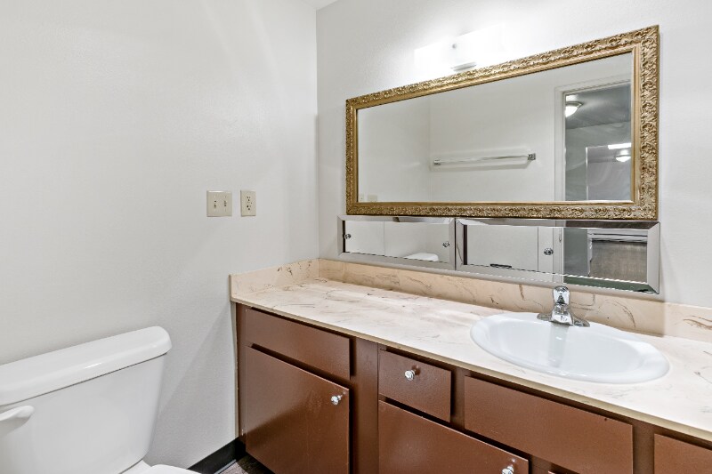 Building Photo - 12520 Roosevelt Way NE