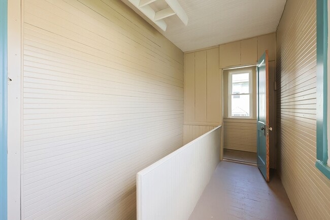 Building Photo - 19 Brantwood Rd